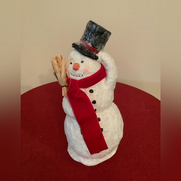 Great collection of Snowmen,3 are resin & the largest is stuffed fluffy fabric - Picture 3 of 5